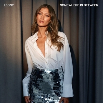 Leony feat Vize - Love On the Line (Somewhere in Between 2023)