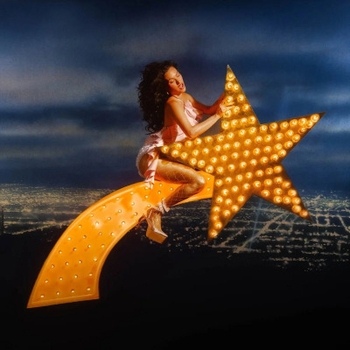 Empress Of feat Rina Sawayama - Kiss Me (2023)