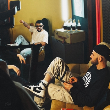 Jakone feat A.v.g - Заводит