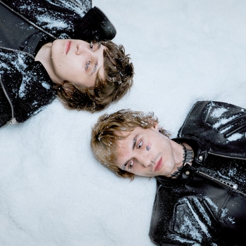 Lovv66 feat Мартин - Холодом по спине