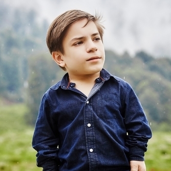 Данил Плужников - Нас бьют - мы летаем (Голос Дети 2016)