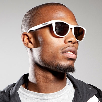 B.o.B feat. Hayley Williams & **KBB** - Airplanes (2010)