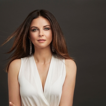 Наталия Власова - Она