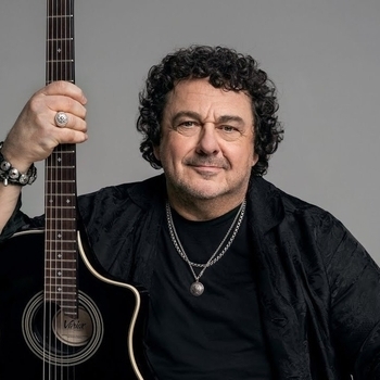 Игорь Саруханов - Парень с гитарой