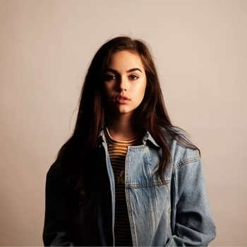 Maggie Lindemann - Friends Go