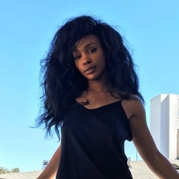 Артист SZA