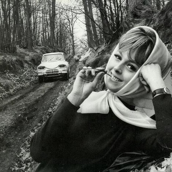 Нина Бродская - Звенит январская вьюга