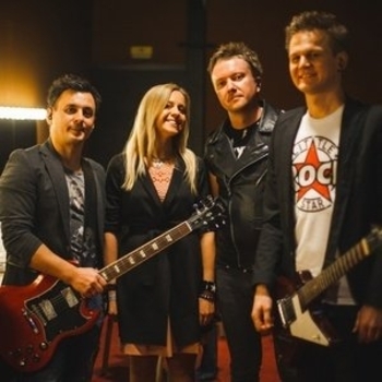 Приключения Электроников - Крылатые качели (Прекрасное далёко 2001)