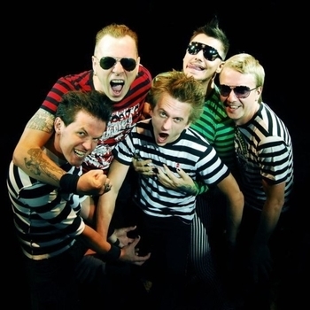 Тараканы! - Я смотрю на них