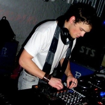 Chris Schweizer feat. Tomas Heredia - Dark Siders