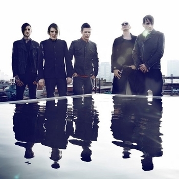 Артист Emigrate