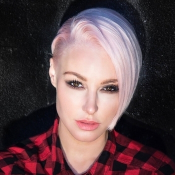 Артист Emma Hewitt
