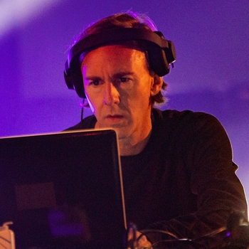 LFO vs. F.U.S.E. - Loop (F.u.s.e. mix)