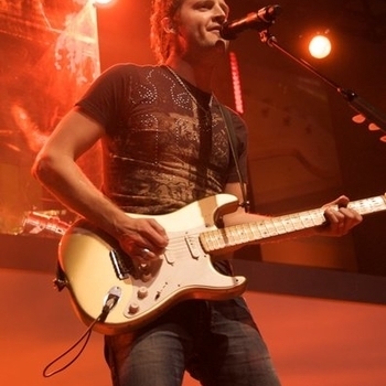 Lincoln Brewster - Give Him Praise (feat. Israel Houghton)