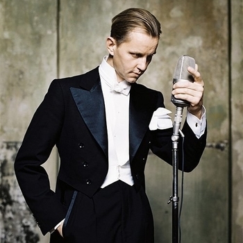 Max Raabe & Palast Orchester - Around the World (la la la la la)