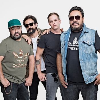 Артист Molotov