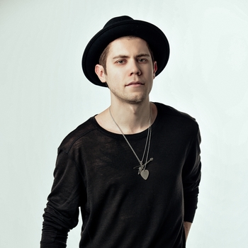 Matvey Emerson - Games (feat. Philip Manning) (vk.comtrmsc)