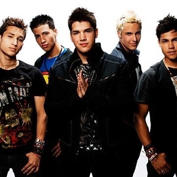 Menudo - Subete A Mi Moto (Музыка из сериала "Дикий Ангел / Muneca brava")