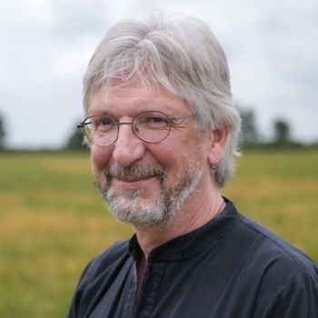 Артист Nicholas Hooper (Николас Хупер)