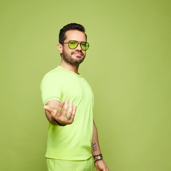 Ozan Dogulu and Ozlem Tekin - Dans Et (130 Bpm Moderato 2014)