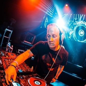 Артист Robbie Rivera