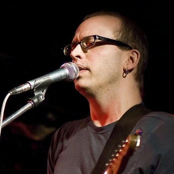 Артист Raised By Swans