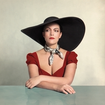Артист Caro Emerald