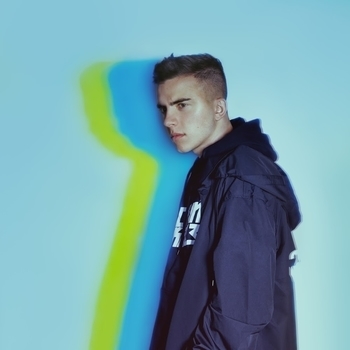 Johnyboy, Elvira_T - 10. Ненавижу, но люблю (п.у. Elvira_T) (Efreet prod.)