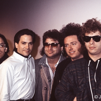 Toto - Hold The Line