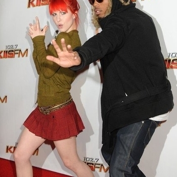 B.o.B feat Hayley Williams - Airplanes