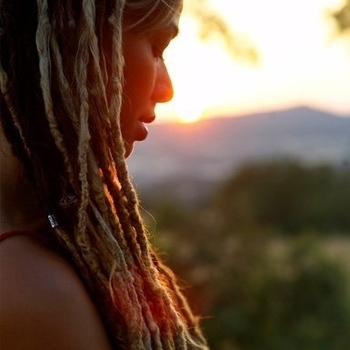 Beth feat Elena Gadel, Mariona Escoda, Joan Garrido, La Pau, Miki Nunez - Spirit of Christmas