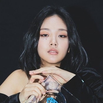 Yena feat Bibi - Smiley