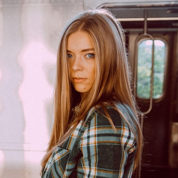 Becky Hill - My Heart Goes (La Di Da)