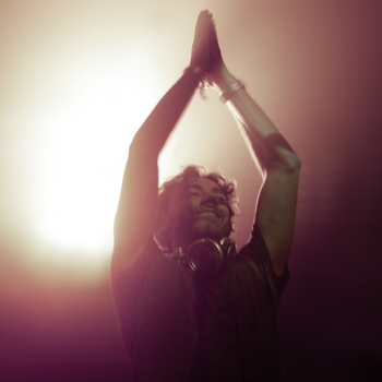 Benny Benassi feat. Kelis, Apl.de.ap & Jean Baptiste - Spaceship