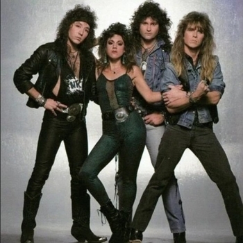 Bitch - Да я Стерва...-Я считаю грубо...Я, королева-остальные слуги...А те кто против-СДОХНИТЕ СУКИ...