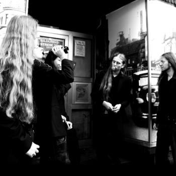 Blutmond - Friday - Trapped in Mental Disorder