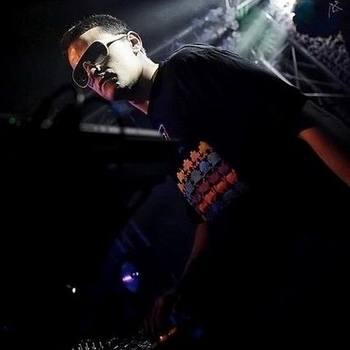 078_BioBlitZ - Block Party (Gloumout Remix)