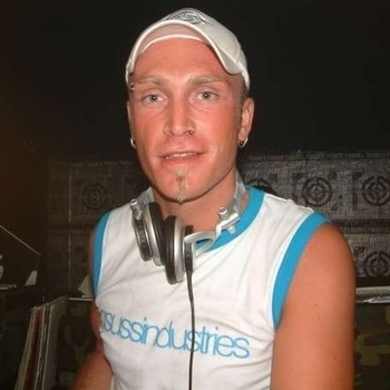 Barbarez - Hamburg Rulez (feat. Mike Rossi)