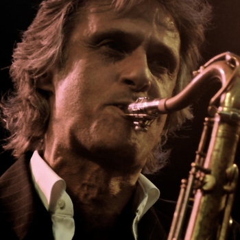 Артист Chris White