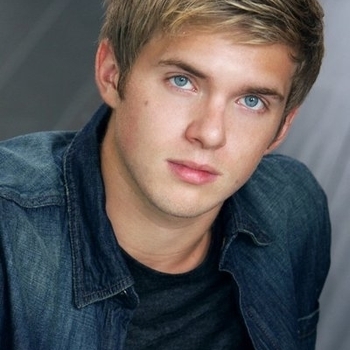 Chris Brochu - And the Crowd Goes (Мелодия из фильма "Лимонадный рот / Lemonade Mouth")