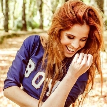 Martina Stoessel and Candelaria Molfese, Lodovica Comello - Algo Se Enciende («Виолетта» 2013)