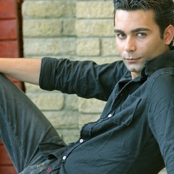 Артист Cameron Cartio