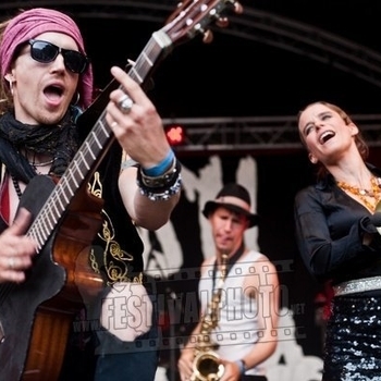 Crash Nomada - From town to town