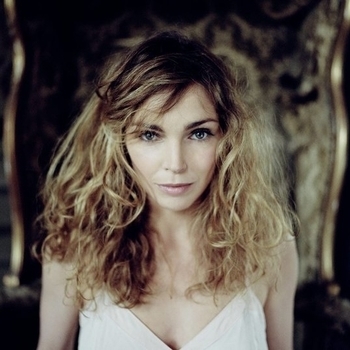 Артист Claire Keim