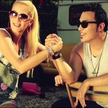 Claudia & Asu - Pega Pega