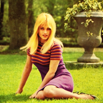 Christie Laume - Rouge-rouge