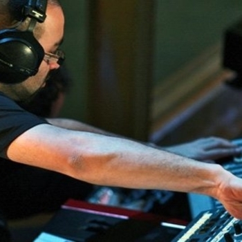 Engine Earz - Reach You (Chasing Shadows remix)