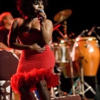 Elza Soares and Flavio Renegado - Divino Maravilhoso