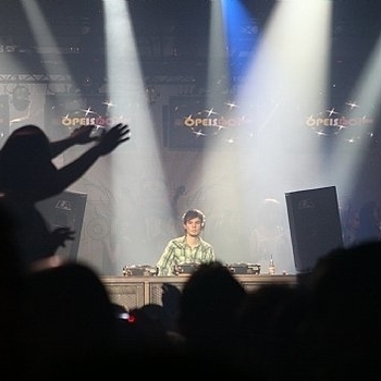 Funkin Matt - Hit Me