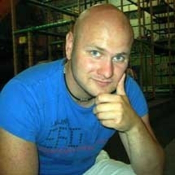 FKN & Laurie - Alone (Daz Bailey Remix)